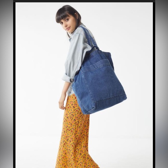 BAGGU Giant Pocket Tote in Denim - Picture 1 of 6
